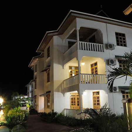 La Fontaine Holiday Apartment Бель-Омбр Экстерьер фото